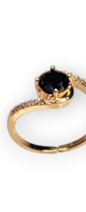 Elegant Gold & Black Onyx Adjustable Ring – Timeless Sophistication